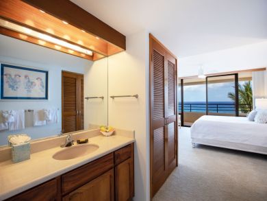 Wailea Vacation Rental Two Bedrooms Sleeps Six Walk to Beach
